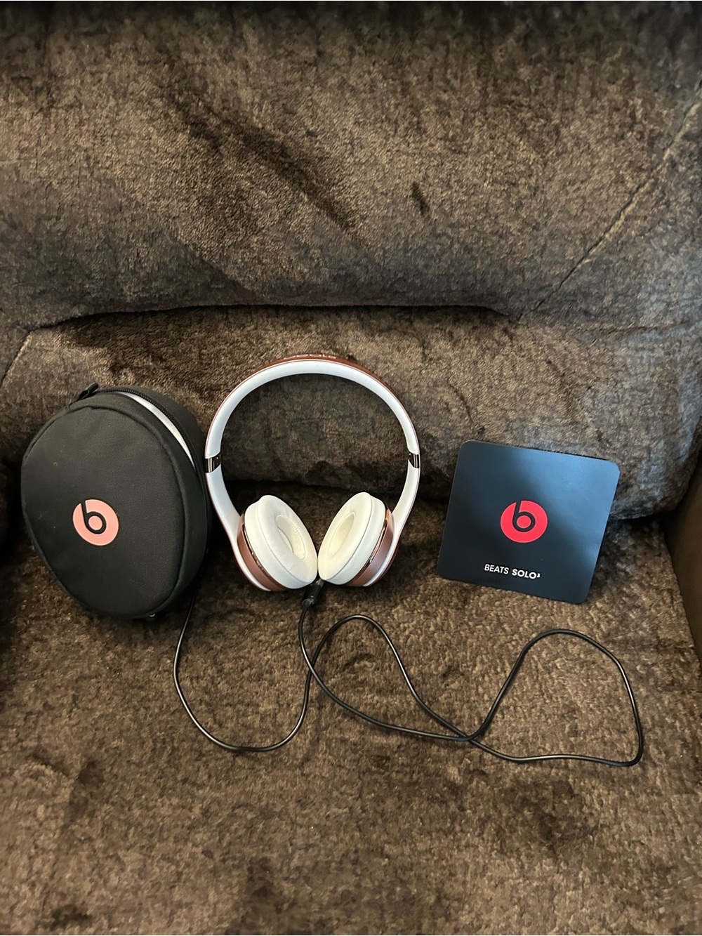 Beats by Dre Solo3 Wireless Headphones in White and Rose Gold